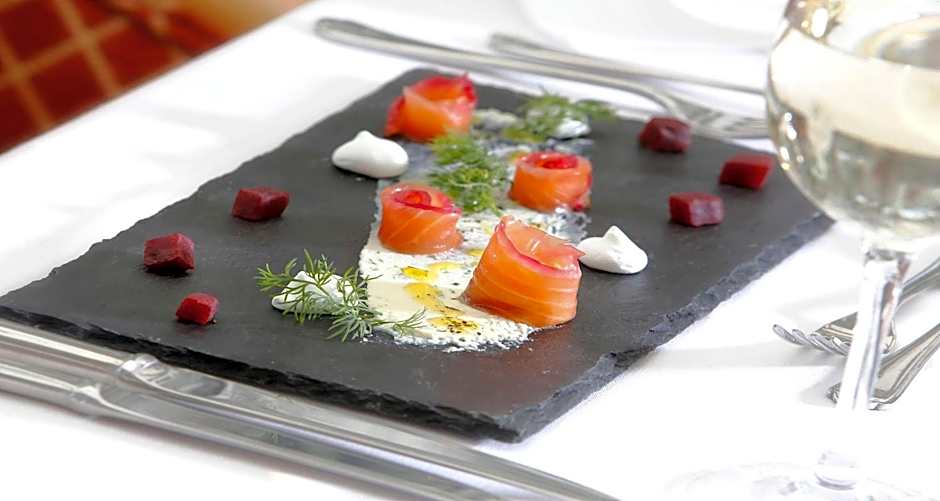 B/W Plus Buxton Lee Wood Hotel