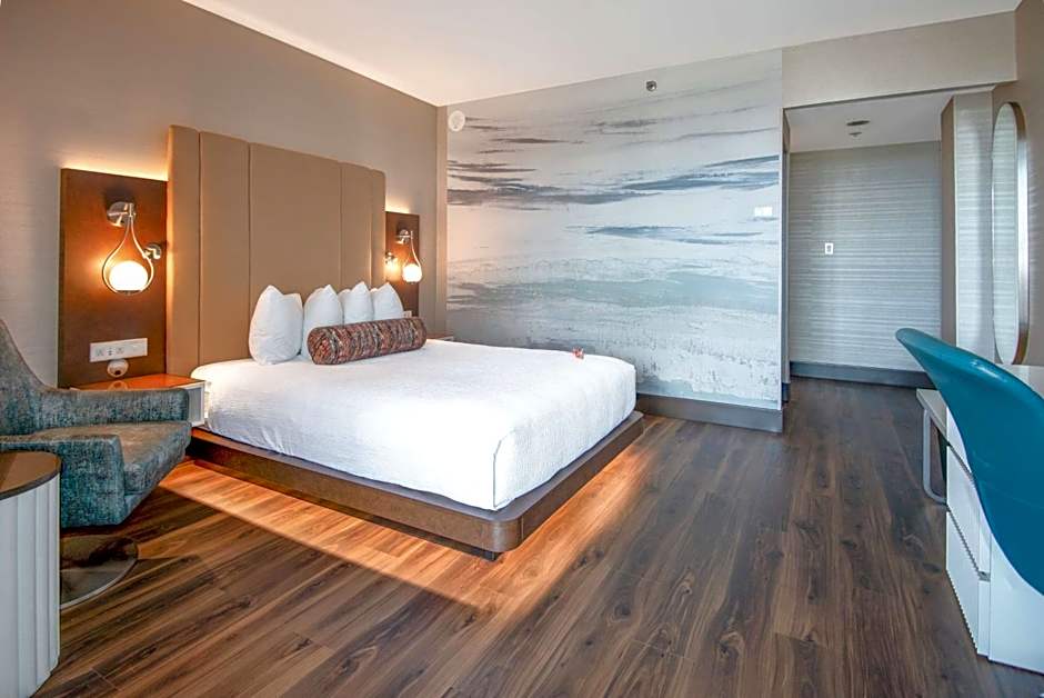 Coast Victoria Hotel & Marina by APA