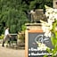 Schloss Kaarz mit Park