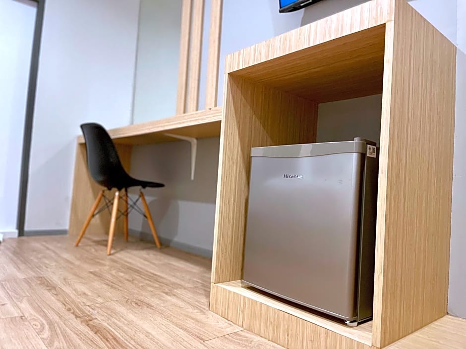 Klaang Muang Hotel (โรงแรมกลางเมือง)