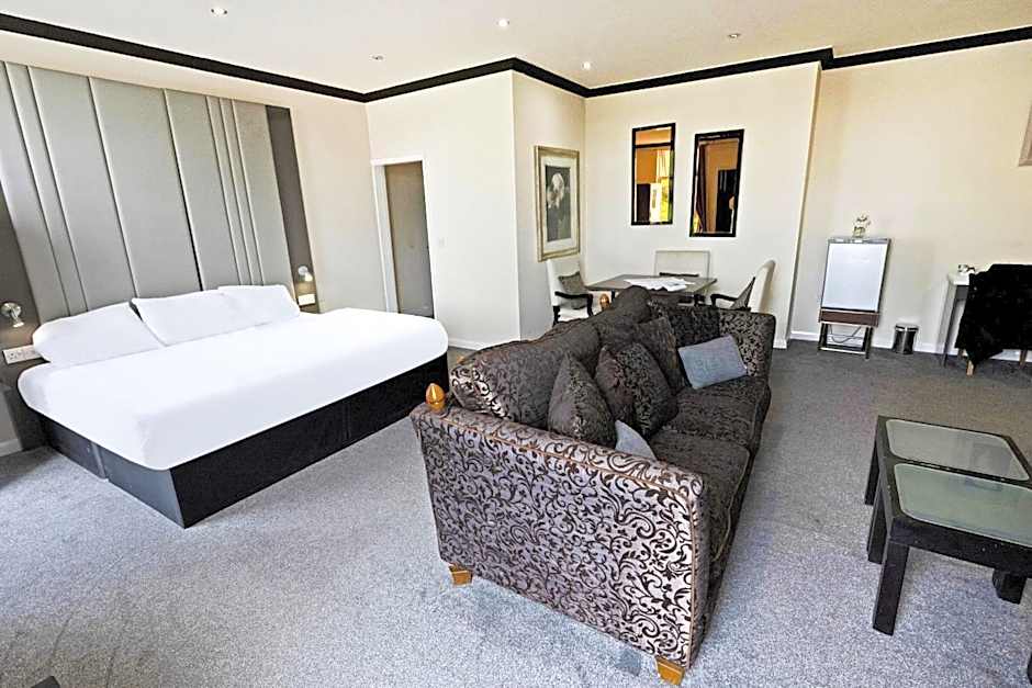 OYO The Baltimore Hotel