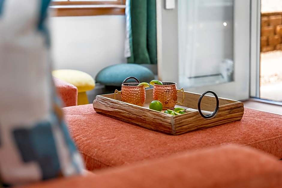 Comfy condo next to Gondola