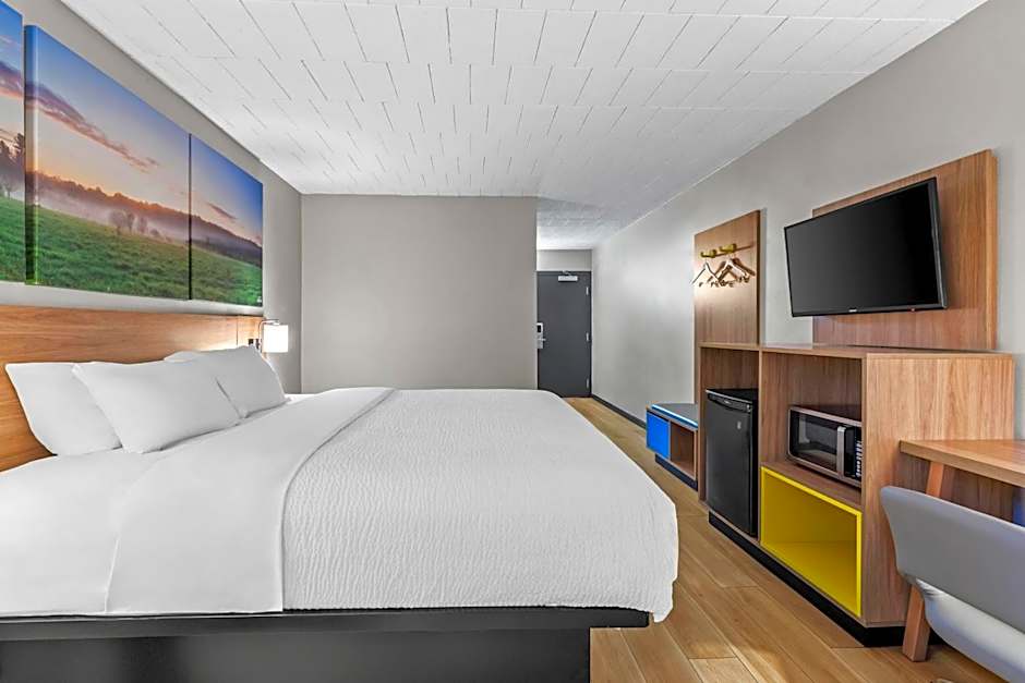 Days Inn by Wyndham Liberty