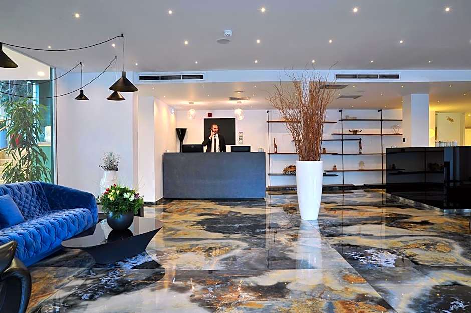 Athenaeum Smart Hotel