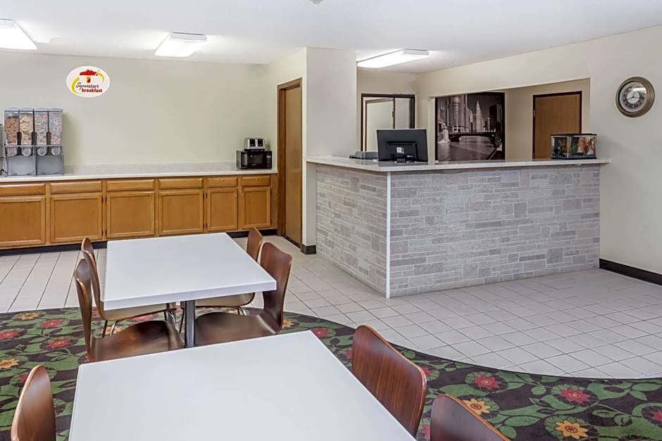 Super 8 by Wyndham Pekin/Peoria Area