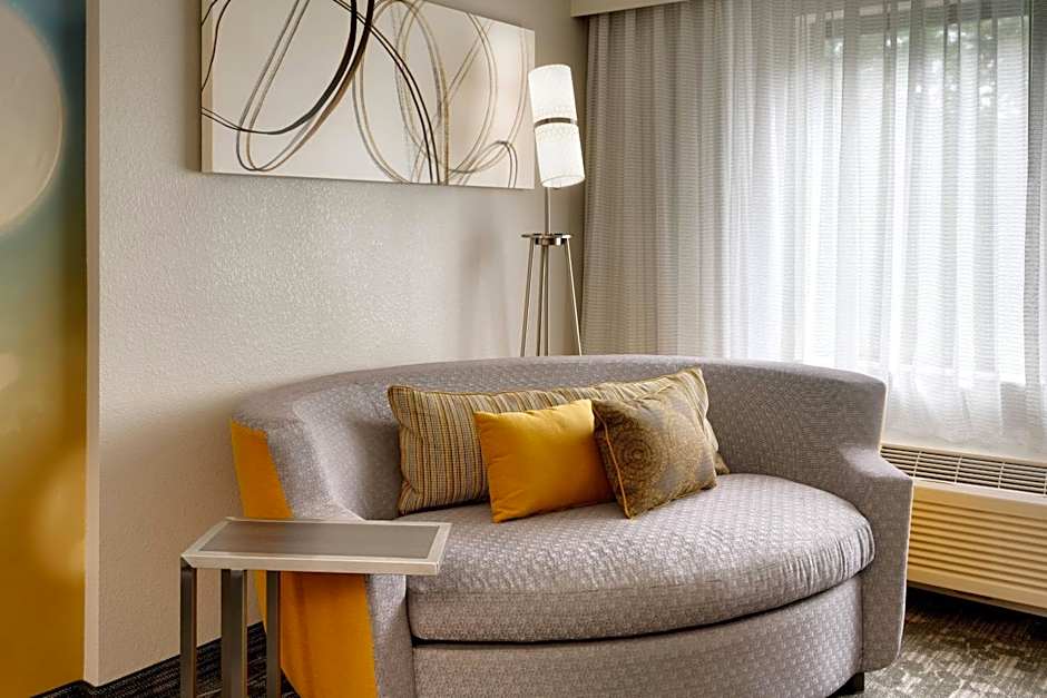 Courtyard by Marriott Charlotte Airport LoSo