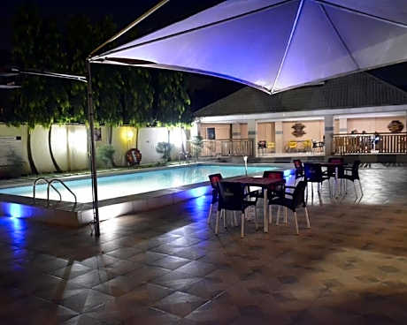 Golphin's Suites 