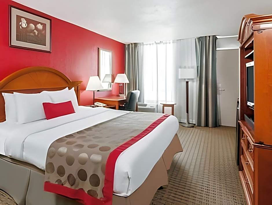 Ramada by Wyndham New Iberia