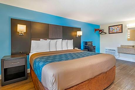 1 King Bed Nonsmoking Accessible Upgrade