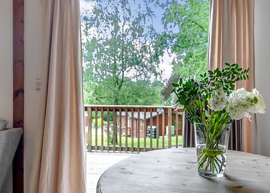 Charlesworth Lodges