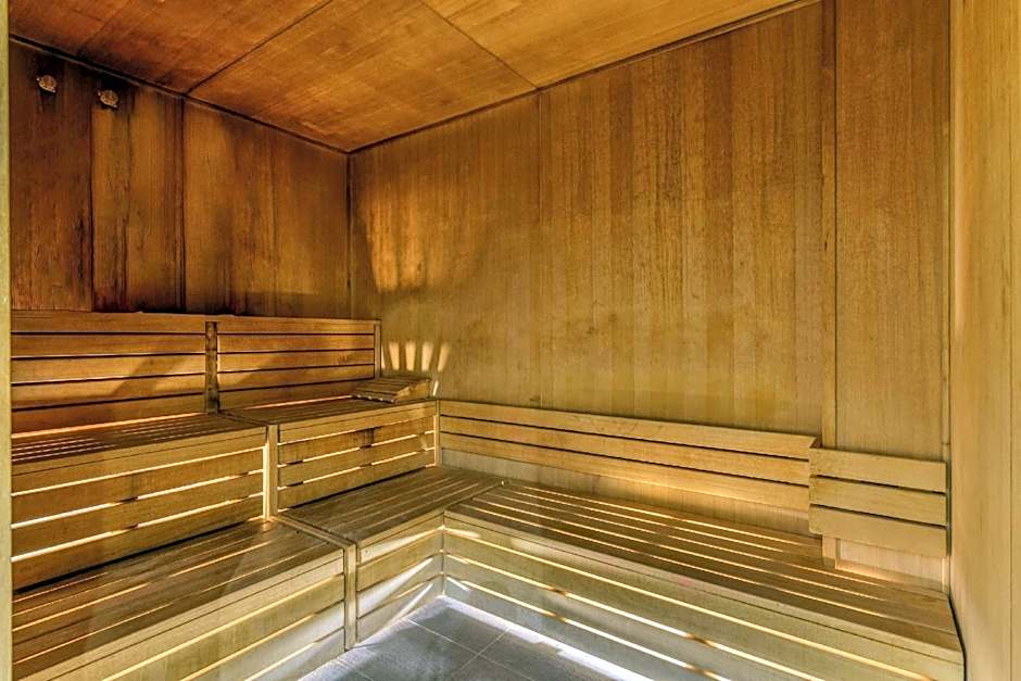 Zenitude Hotel la Valadiere, an Ascend Collection Hotel