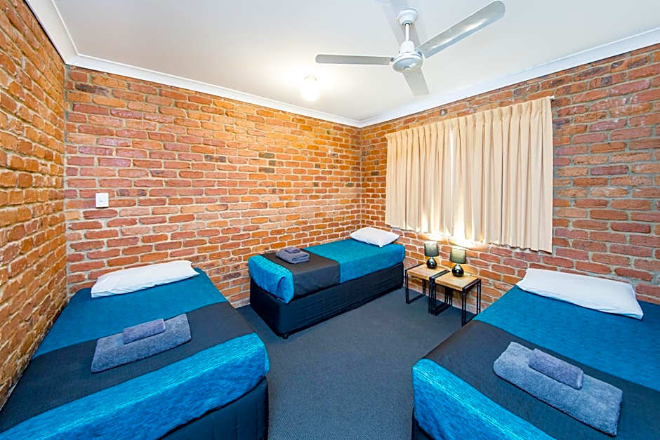 Wondai Colonial Motel & Ivory's Restaurant