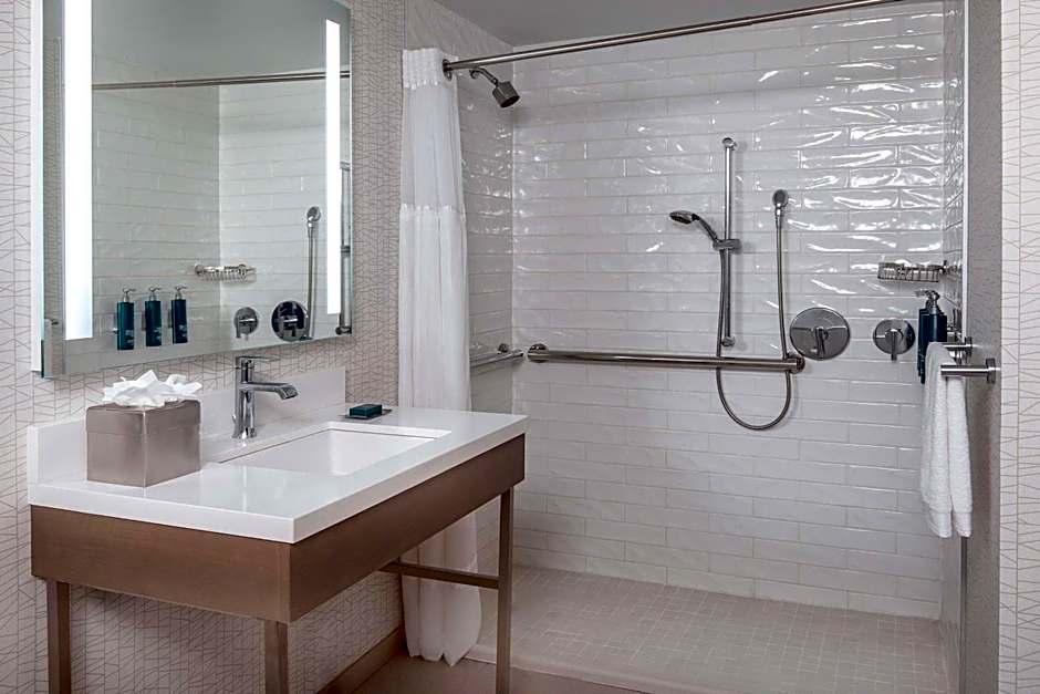 DoubleTree by Hilton Chicago - North Shore Conference Center