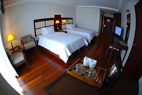 Connecting Double and Twin Room