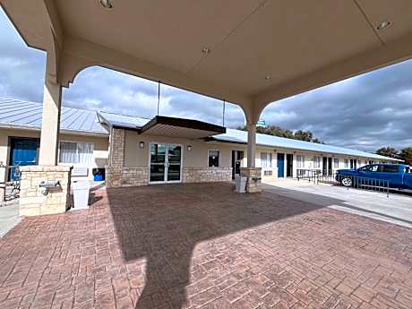 Motel 6 Junction, TX Llano River