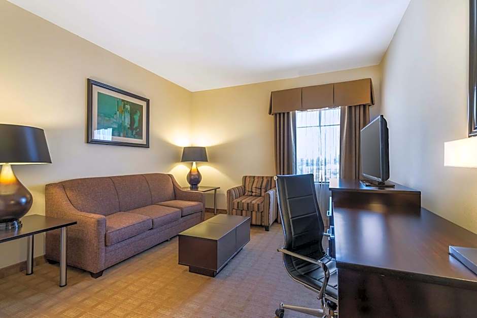 Best Western Plus Lytle Inn And Suites