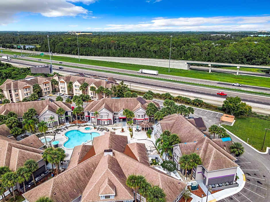 Be Our Guest! 1 Bedroom Condo Near Disney Parks!