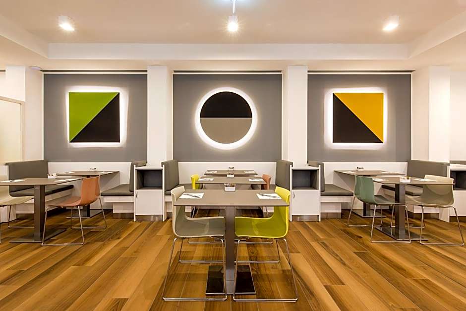 43 Station Hotel