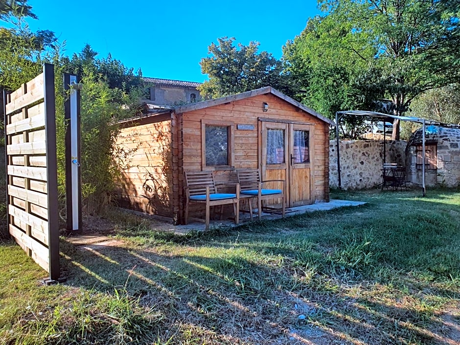 2 Locations insolites "vie en plein air" Bastide Bellugue maison d'hôtes reseau Bienvenue à la ferme à 3 mn de lourmarin