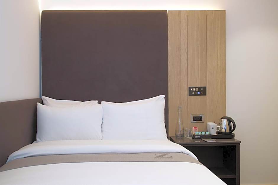 The Z Hotel City