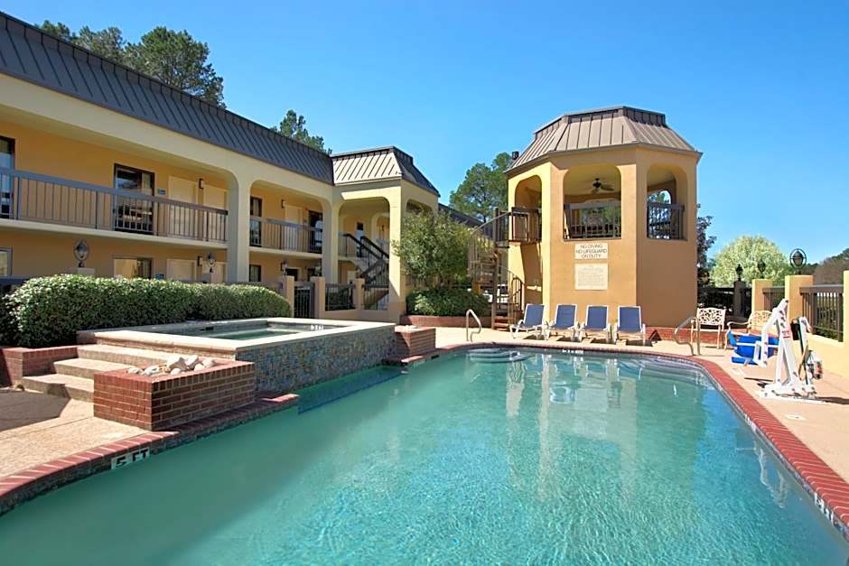 Days Inn by Wyndham Longview South