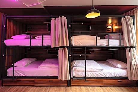 4 BED MIXED ROOM Capacity 1