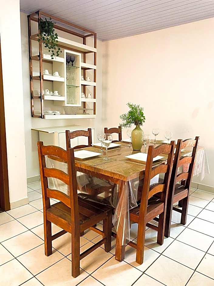 Casa Ampla - Climatizada - 1 suite-2 quartos-churrasqueira