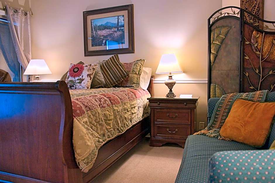 Photo 1 of 6 of 1 Queen Bed
