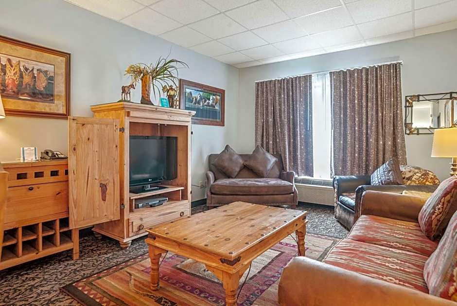 Elevation Inn & Suites, Trademark Collection by Wyndham