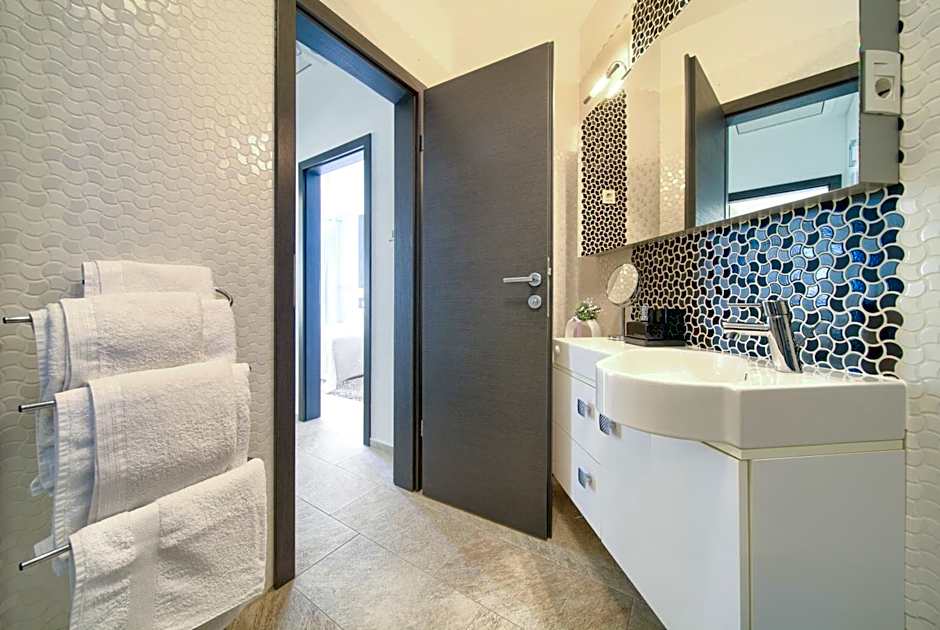 Villa Miracle 2 with heated pool