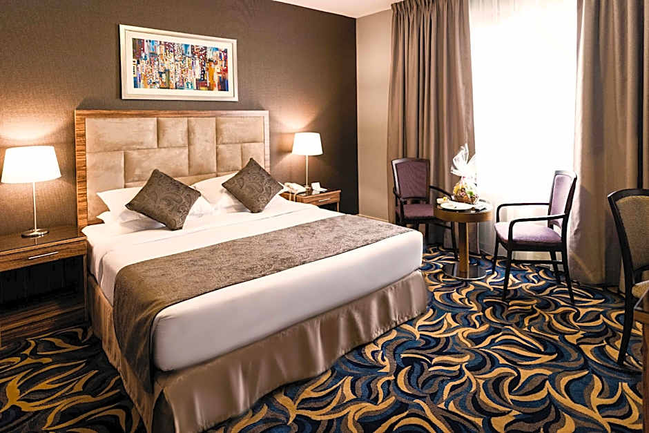 Emirates Plaza Hotel