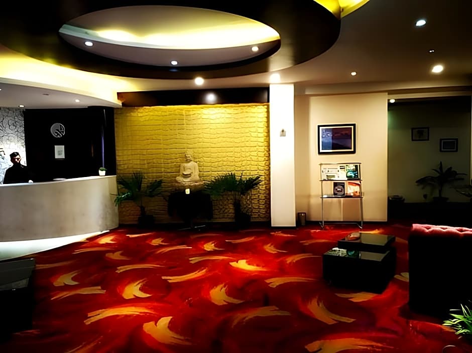 Summit Montana Suites & Spa at Mall