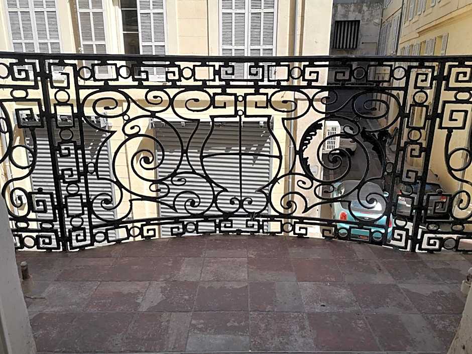 LES TOITS DU VIEUX-PORT