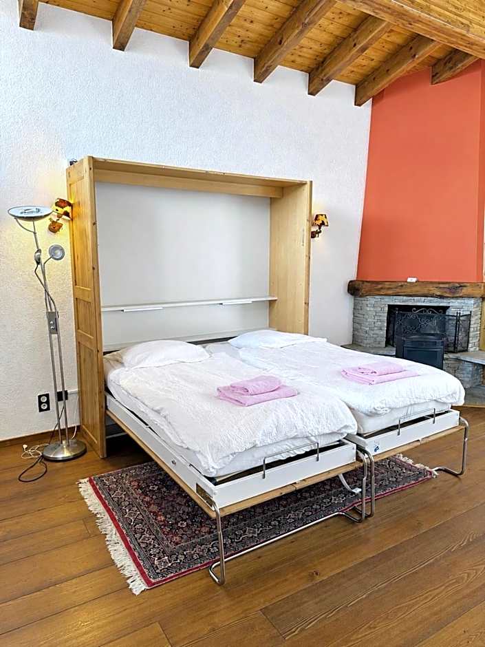 Hotel Between