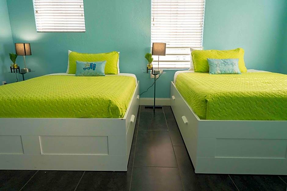 Photo 1 of 8 of 2 Queen Beds