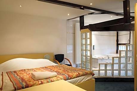 Double Room with Spa Bath