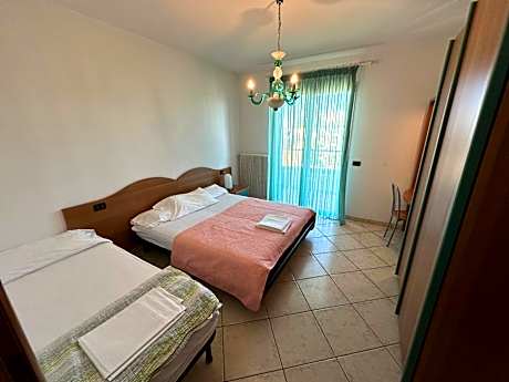 One-Bedroom Apartment (5 Adults)