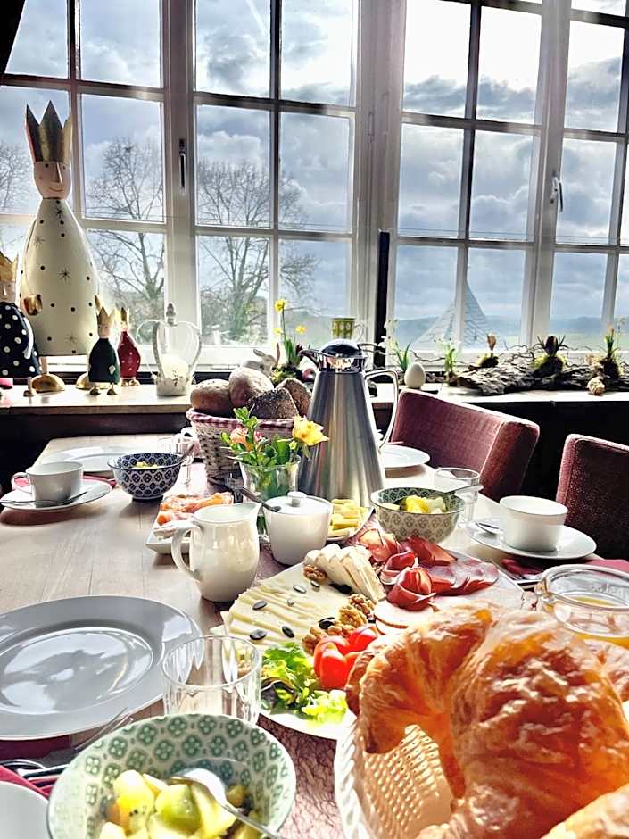 Burghaus & Villa Kronenburg