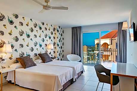 Double Room (1 Adult)