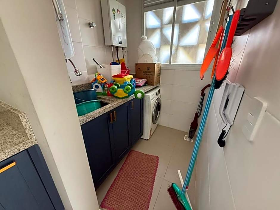 Cód 175 - Apartamento com 2 suítes 400m da Praia de Palmas