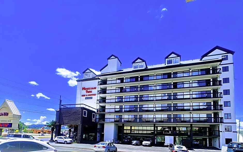 Mountain Vista Inn & Suites - Walking Distance to the Island