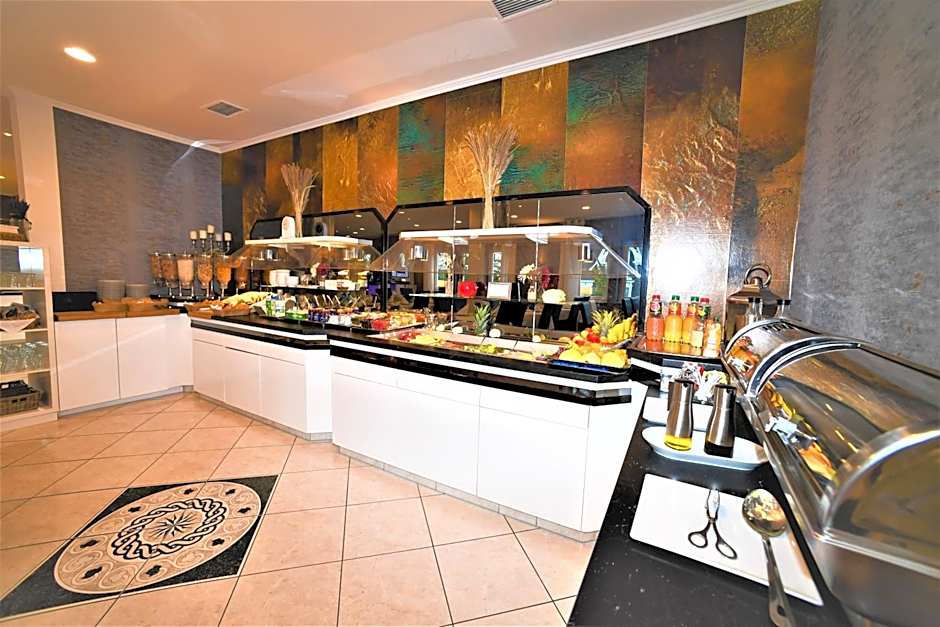 Ascot Hotel