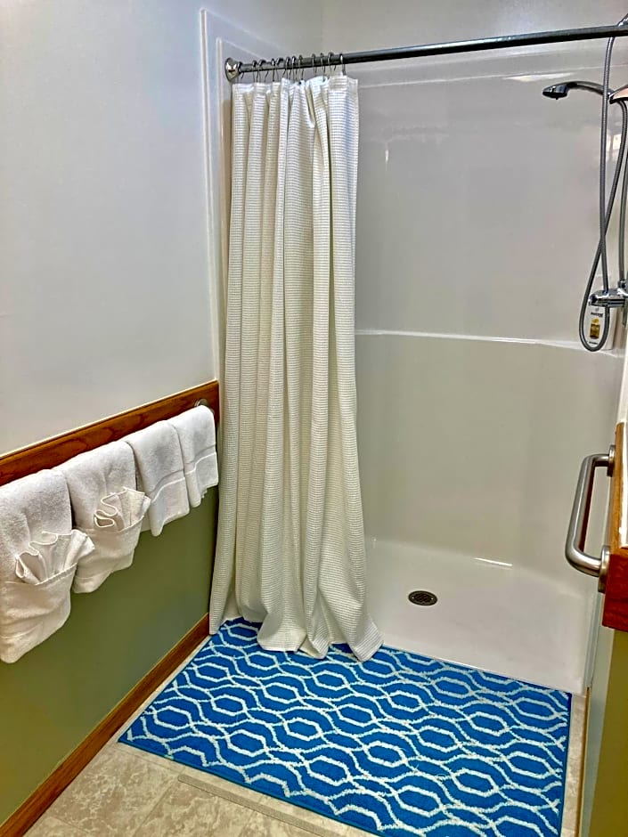 Garden Grove Retreat & Lodging near Pictured Rocks, Fayette, Trails