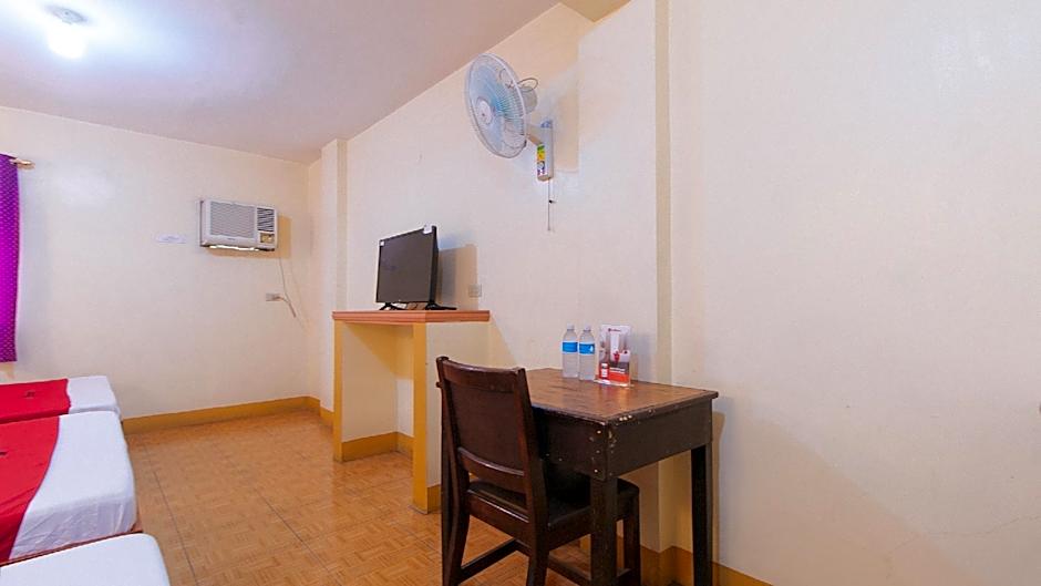 RedDoorz @ Golden Victory Hotel Mabalacat Pampanga