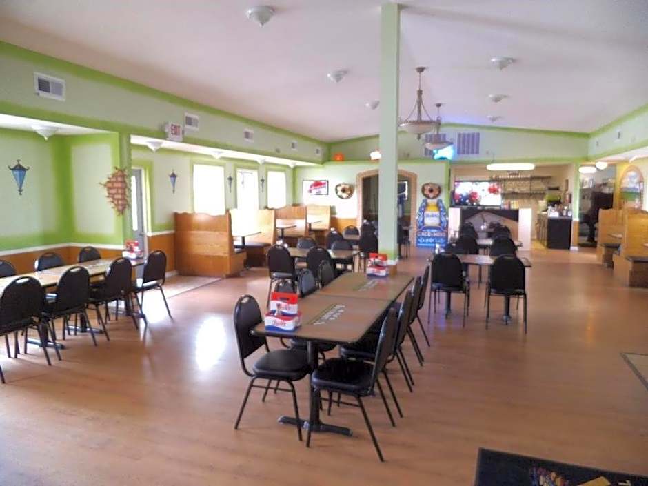 Days Inn by Wyndham West Branch Iowa City Area