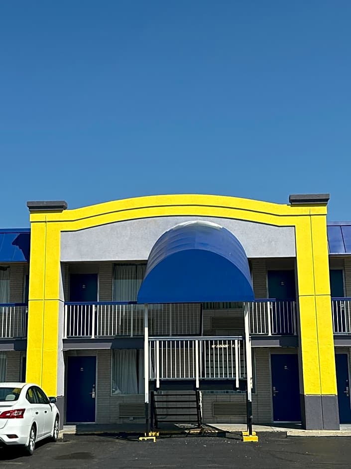 Days Inn by Wyndham Salina South