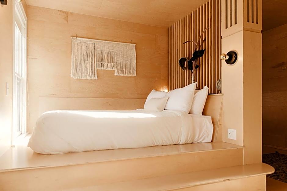 Photo 1 of 9 of Superior 1 Queen Bed