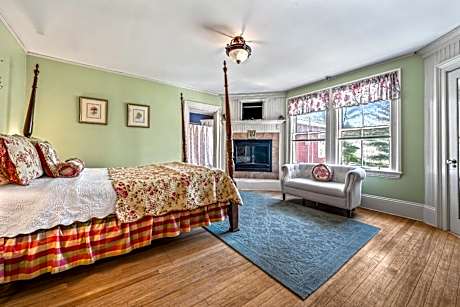 Standard Queen Room