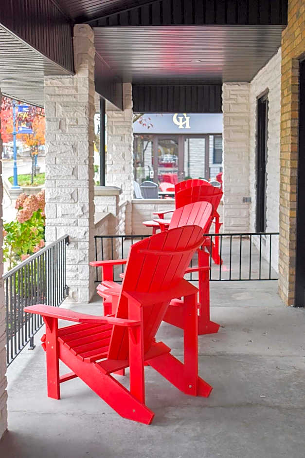 Colonial Hotel & Suites