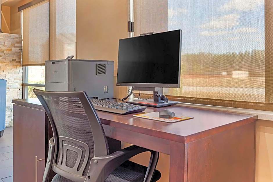 Comfort Suites Wilson - I - 95